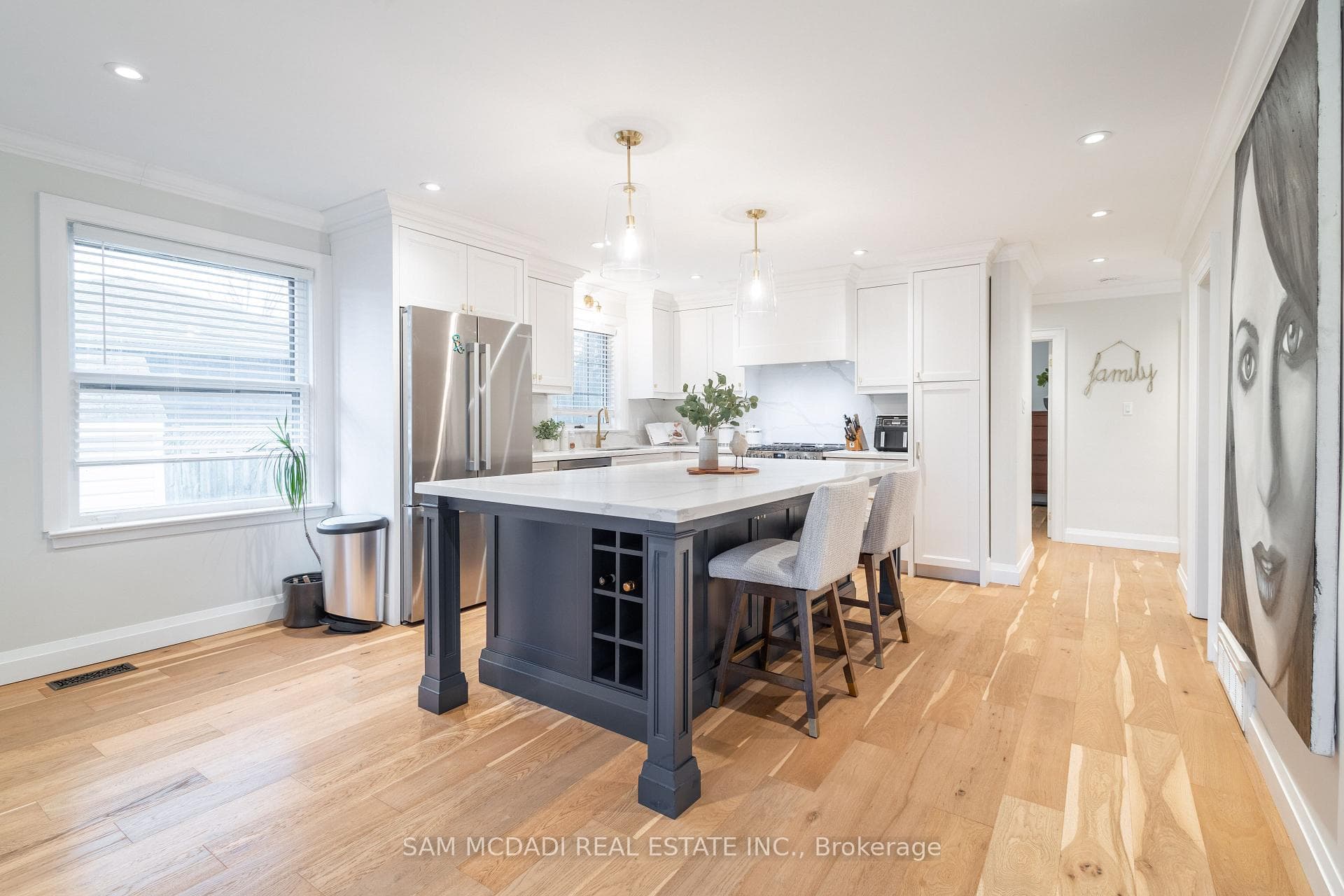 587 Unsworth Avenue photo 8