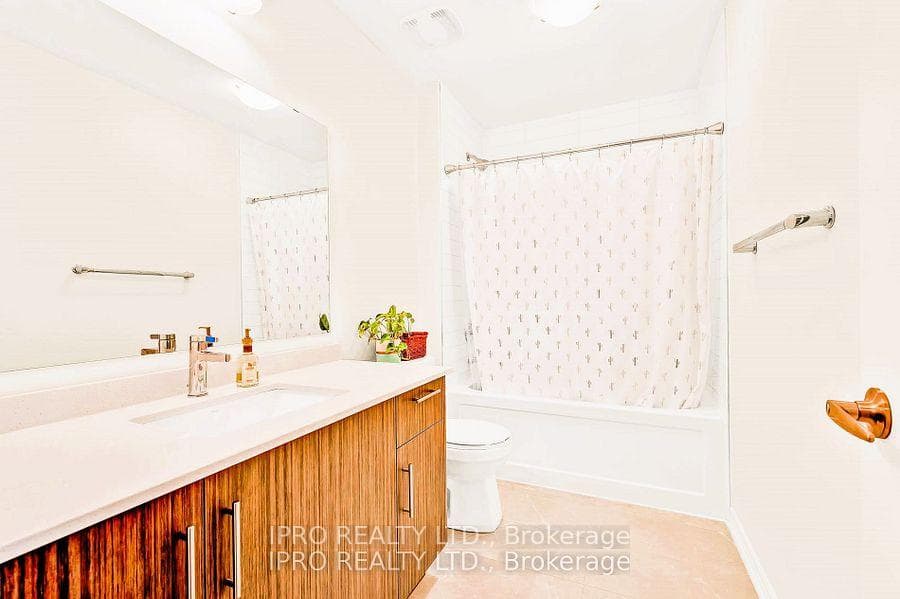 30 Louise Crescent photo 17