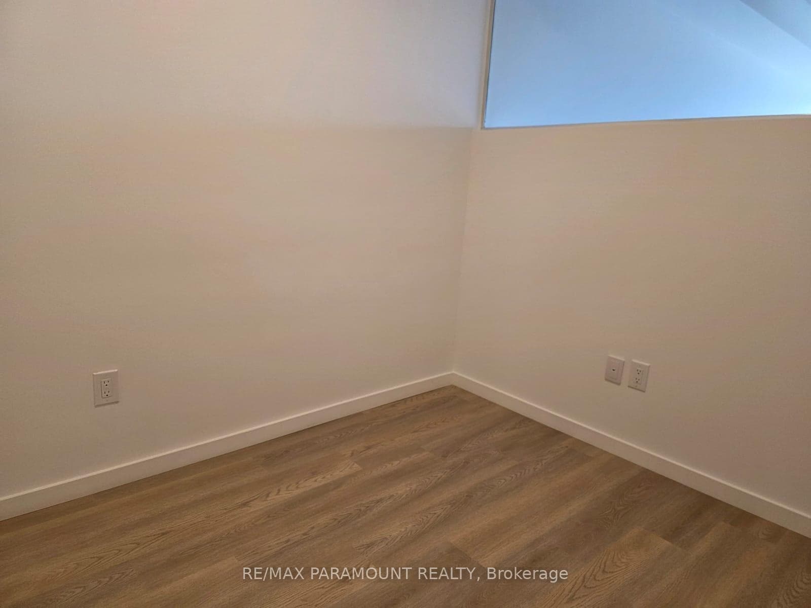 689 The Queensway Drive Unit 414 photo 6