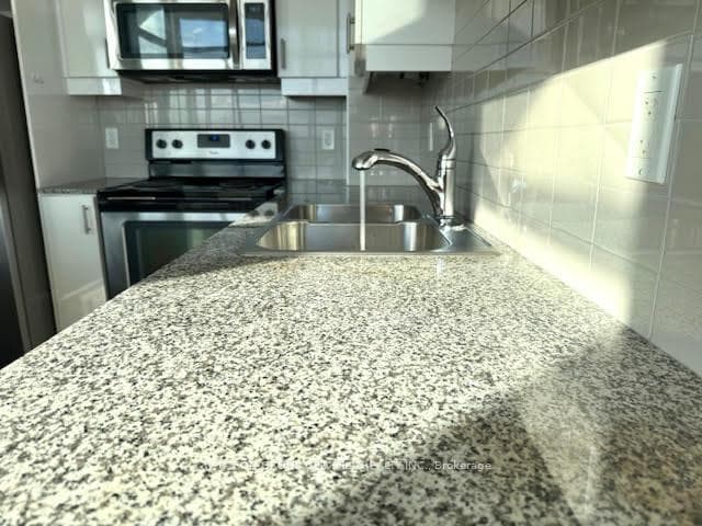 2900 Highway 7 Road Unit 510 photo 4