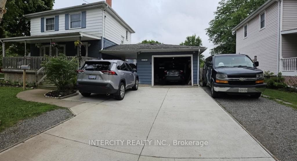 5700 Strathmore Crescent photo 9