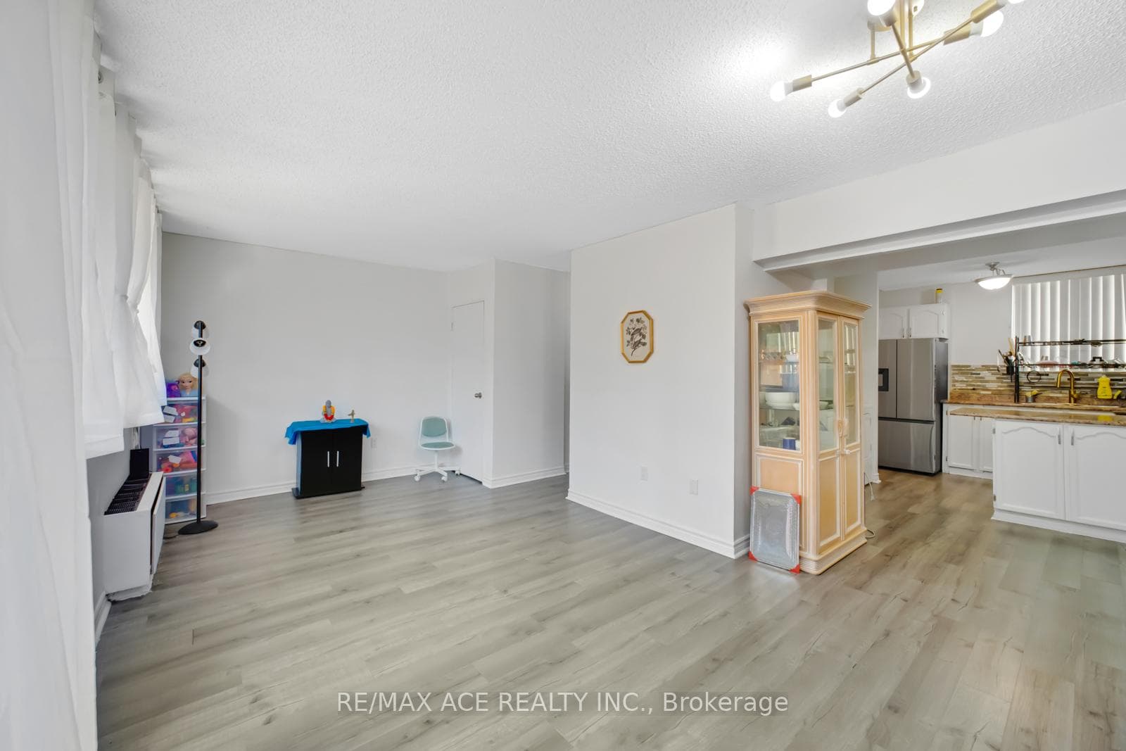 665 Kennedy Road Unit 101 photo 8