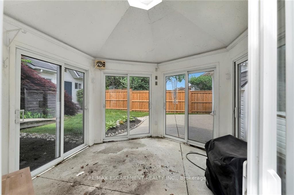40 Dunrobin Drive photo 31