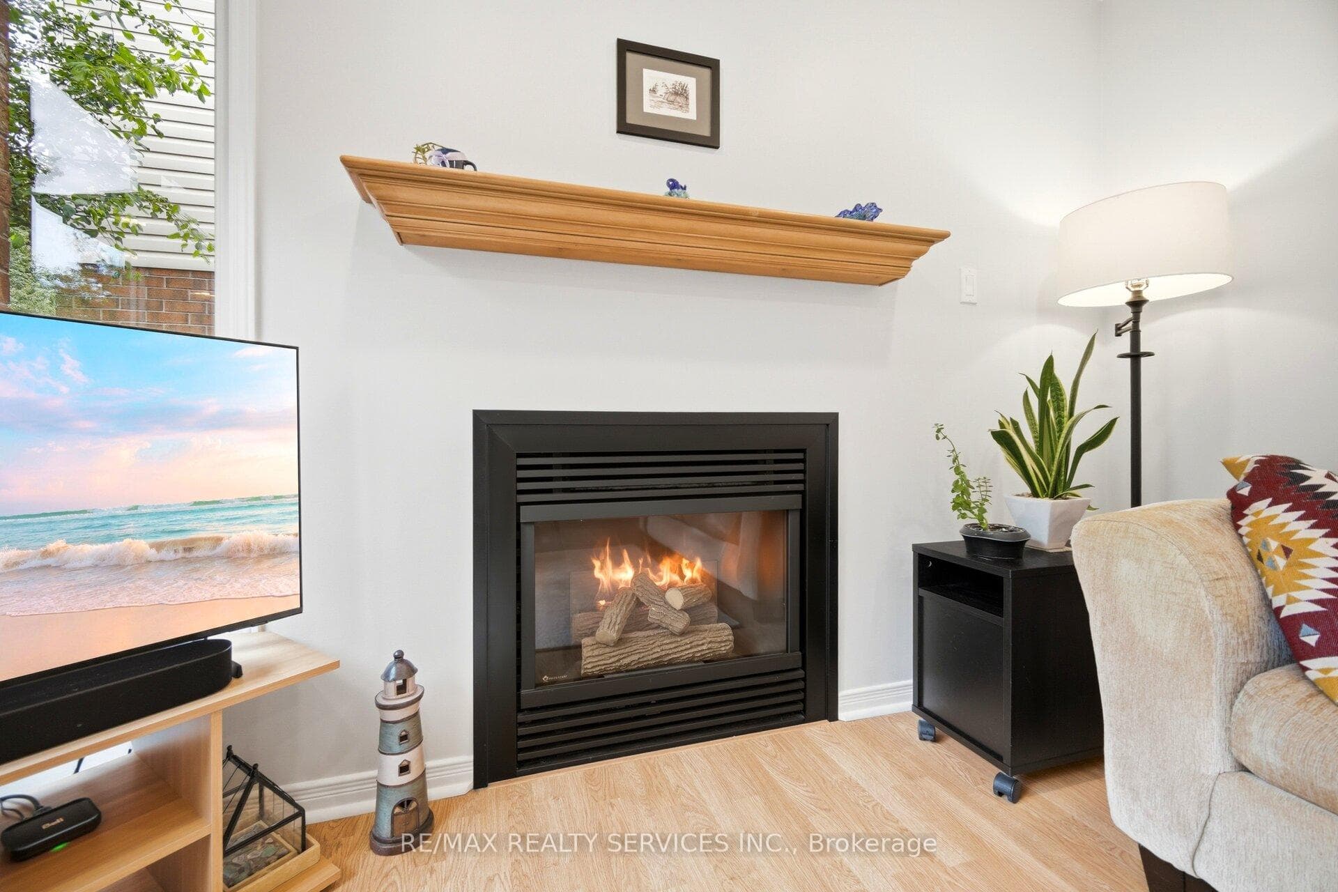 38 Furrows End photo 17