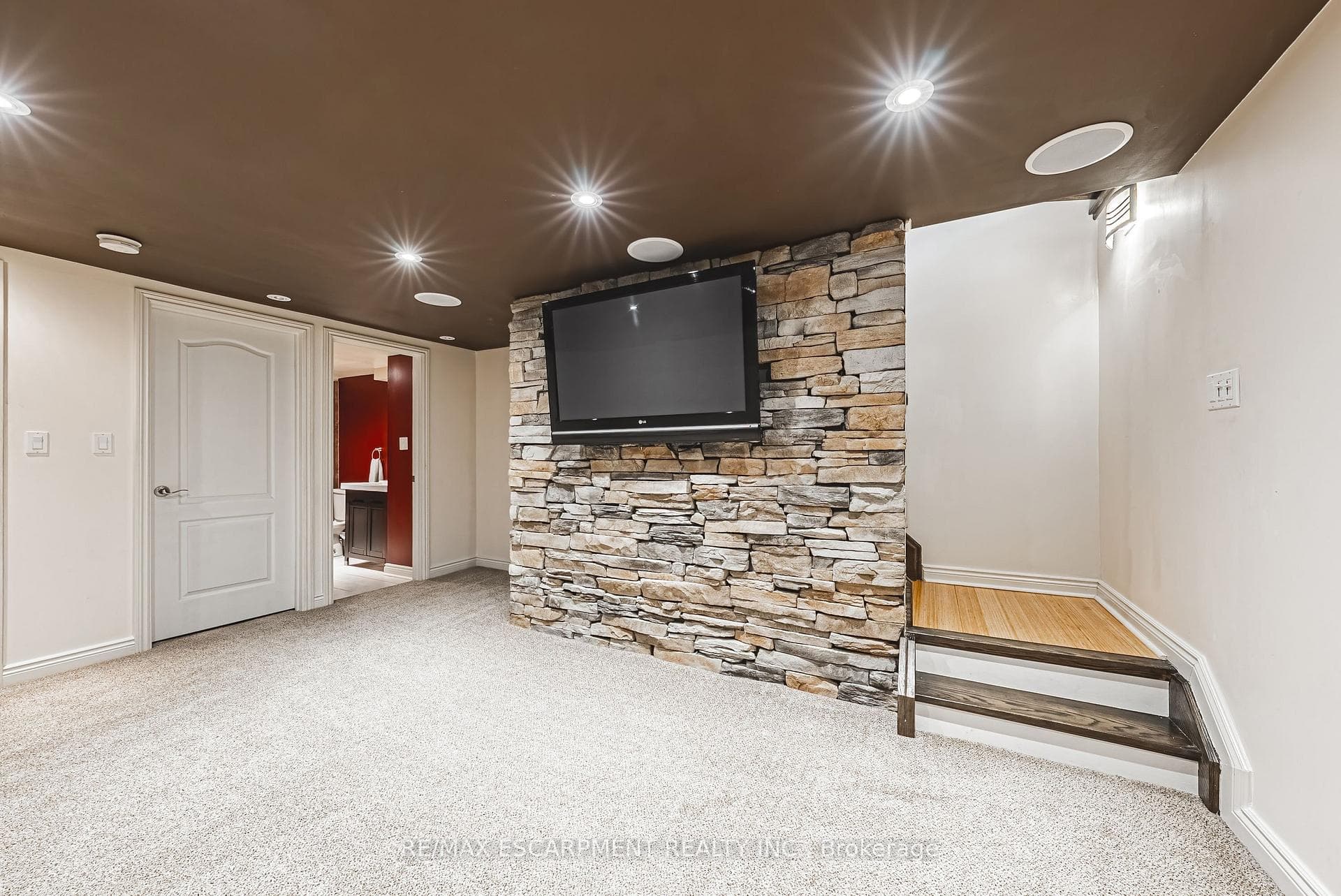 1275 Maple Crossing Boulevard Unit 11 photo 19