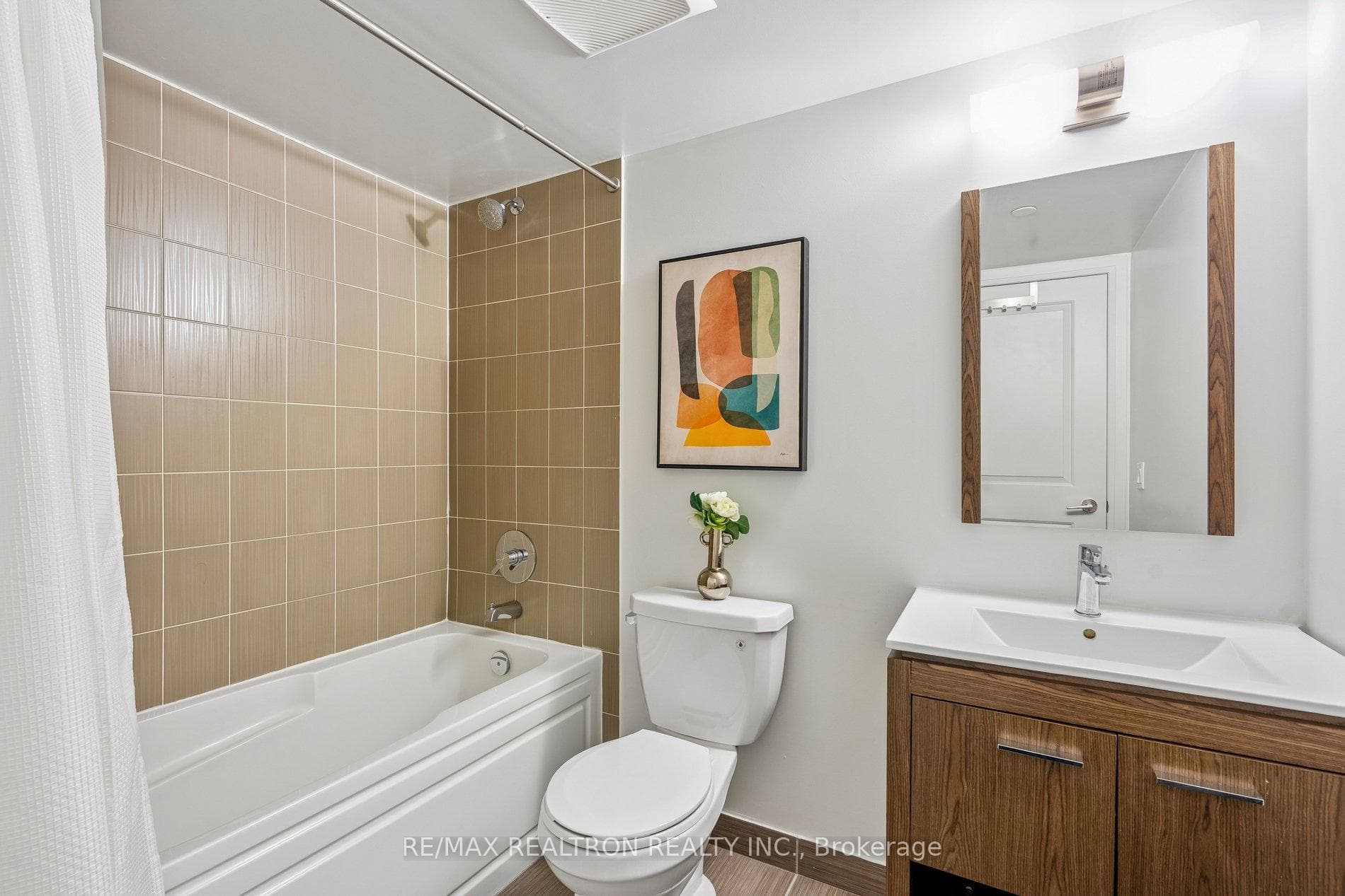30 Meadowglen Place Unit 1503 photo 4