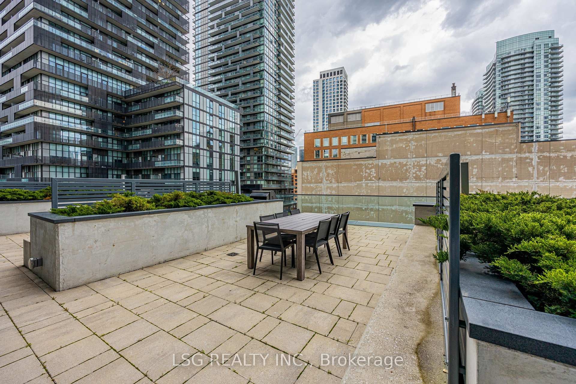 8 Eglinton Avenue Unit 706 photo 19