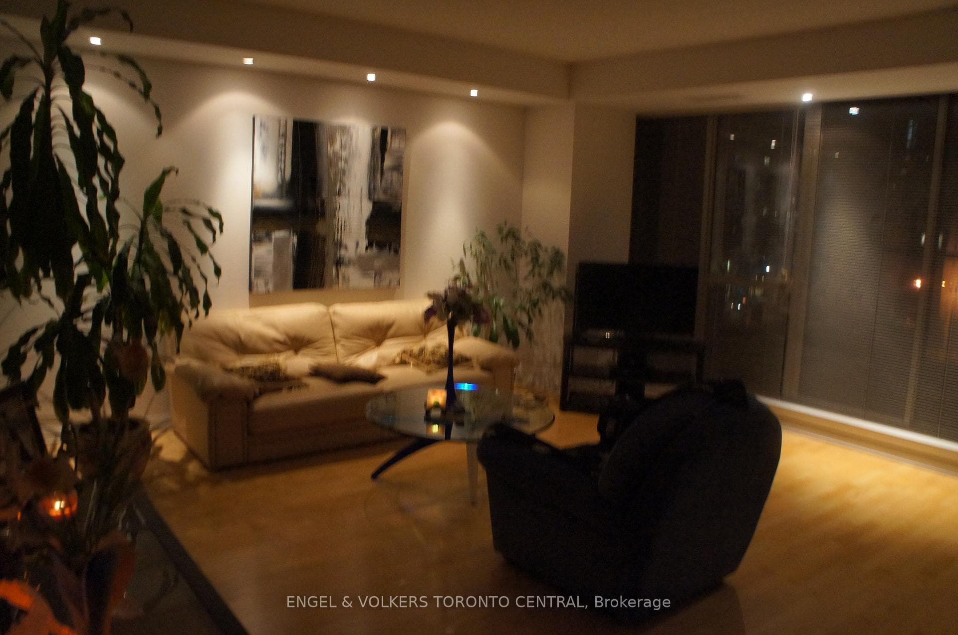 11 Soho Street Unit 504 photo 3