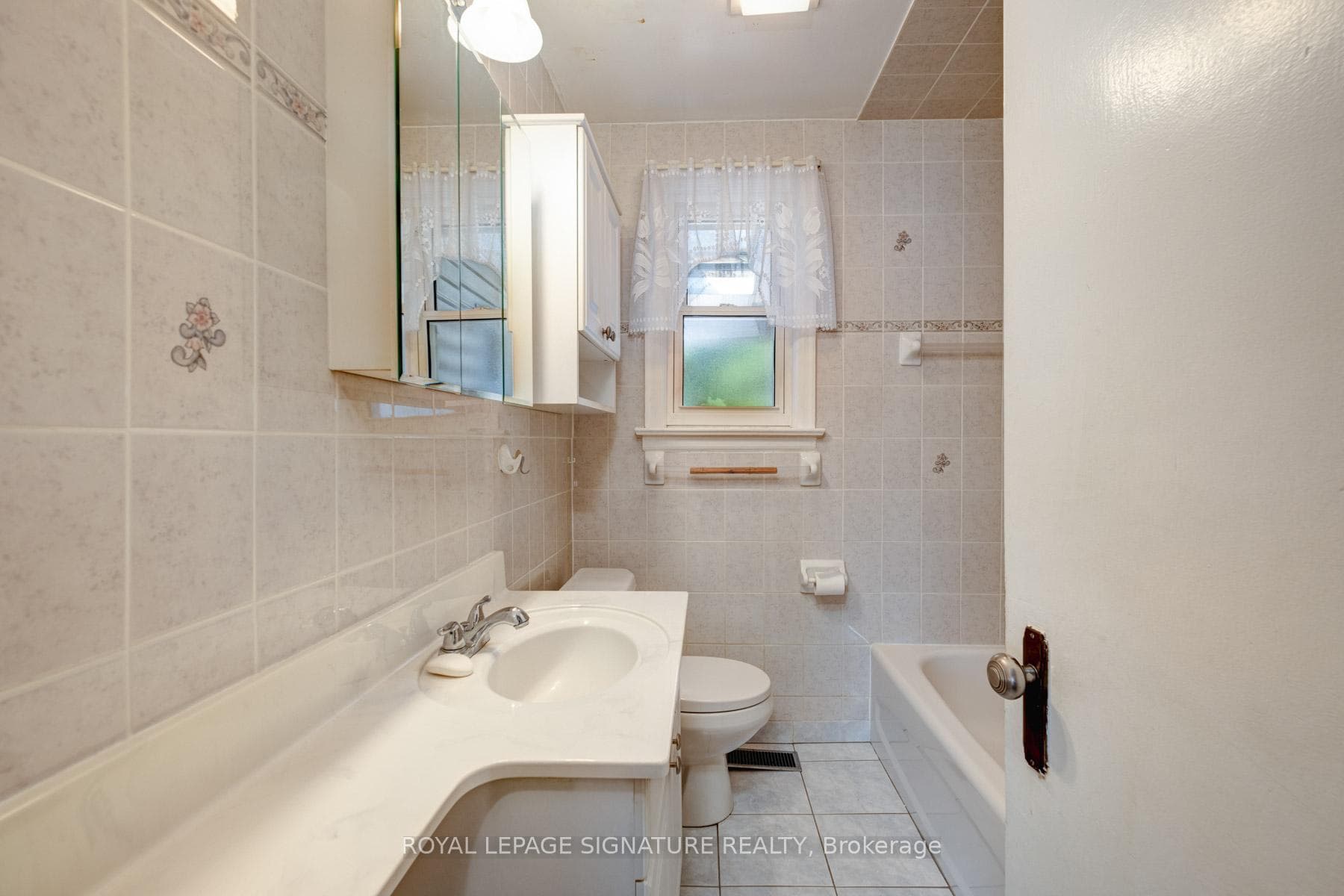 38 Nordale Crescent photo 6