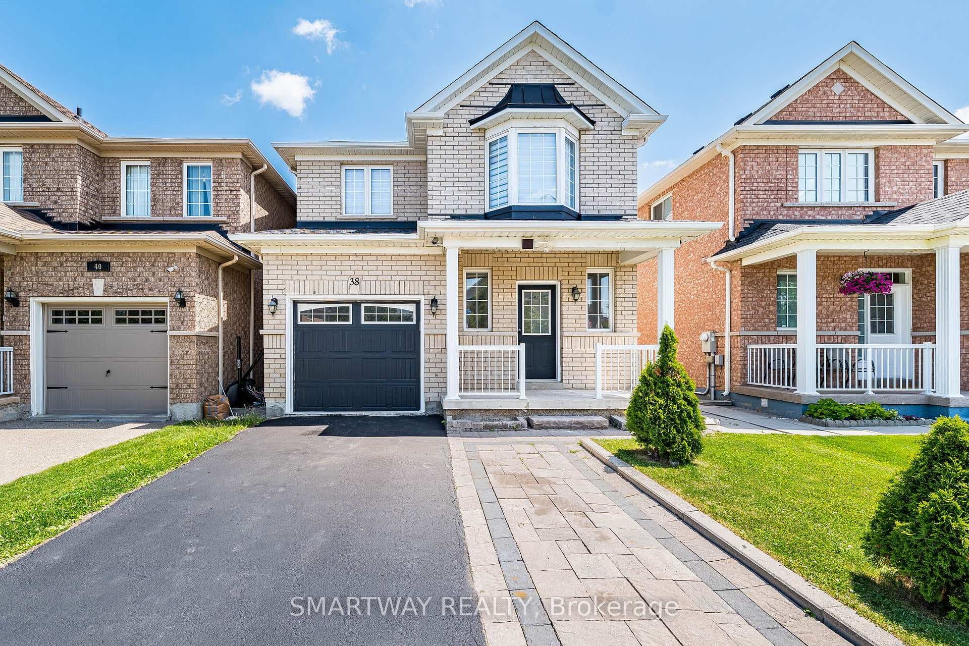 38 Lockburn Crescent photo 1