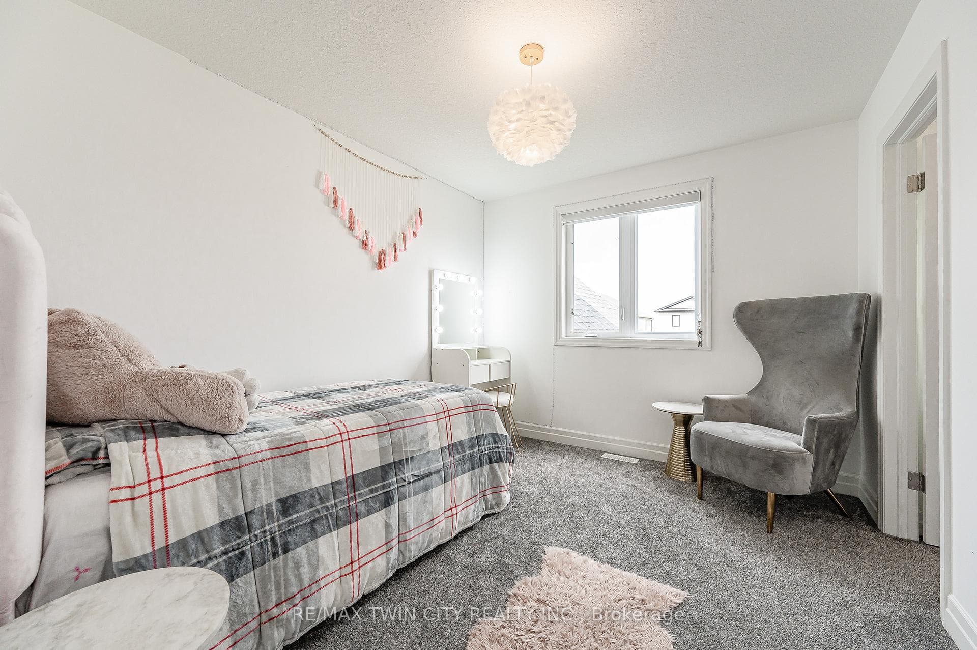 136 Village Road photo 34