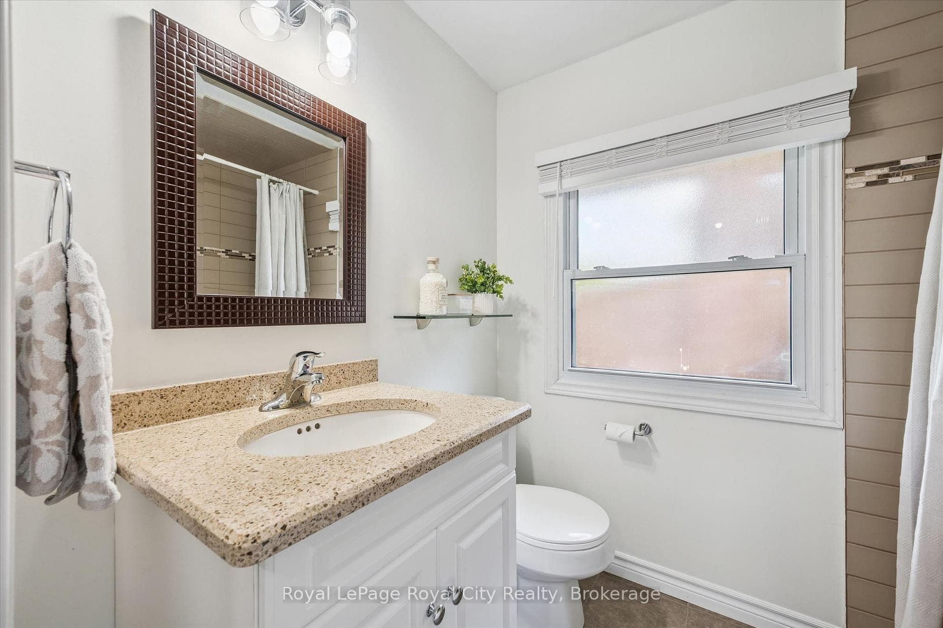 38 Shadybrook Crescent photo 25
