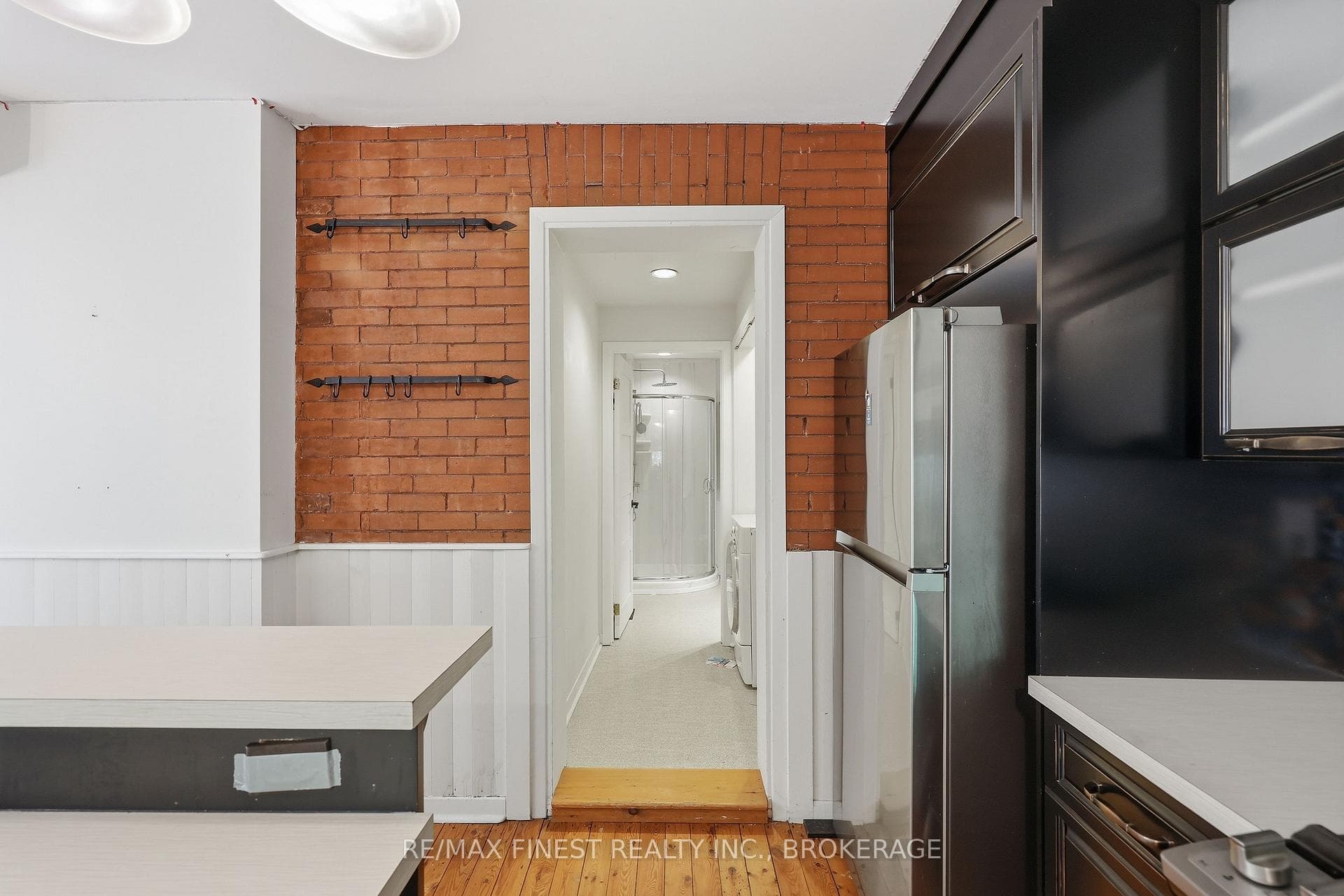 463 Victoria Street photo 17