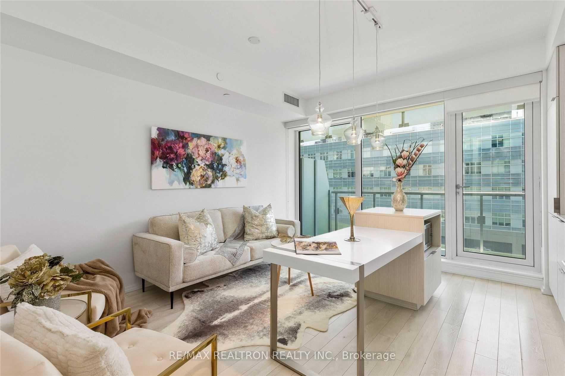 197 Yonge Street Unit 1603 photo 7