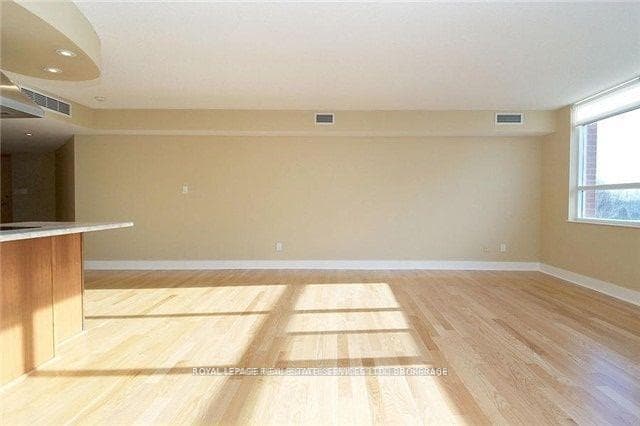 550 Queens Quay Unit 303 photo 6