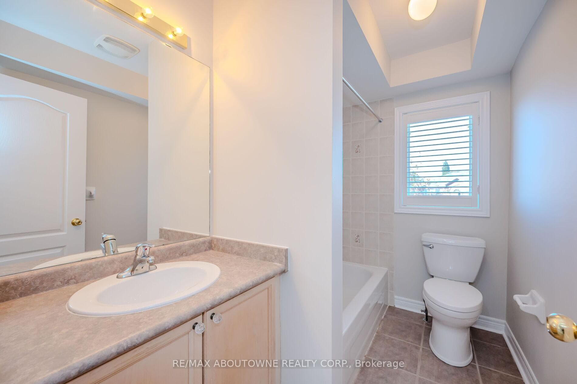 2540 Sunnyhurst Close photo 24