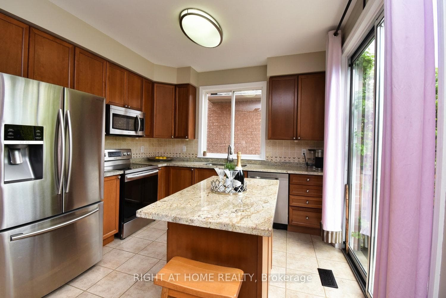 2224 Kingsmill Crescent photo 11