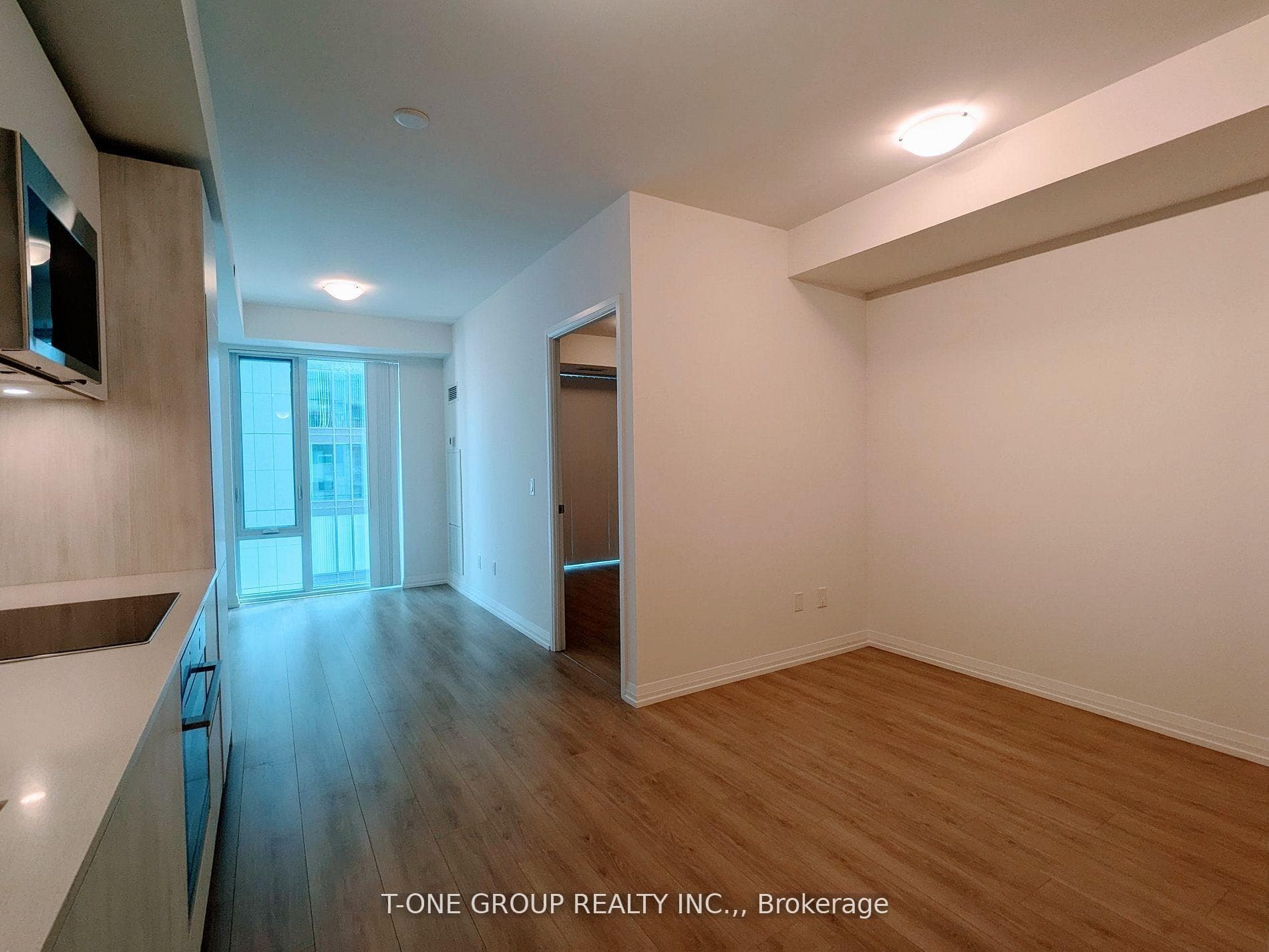 28 Widmer Street Unit 3722 photo 4
