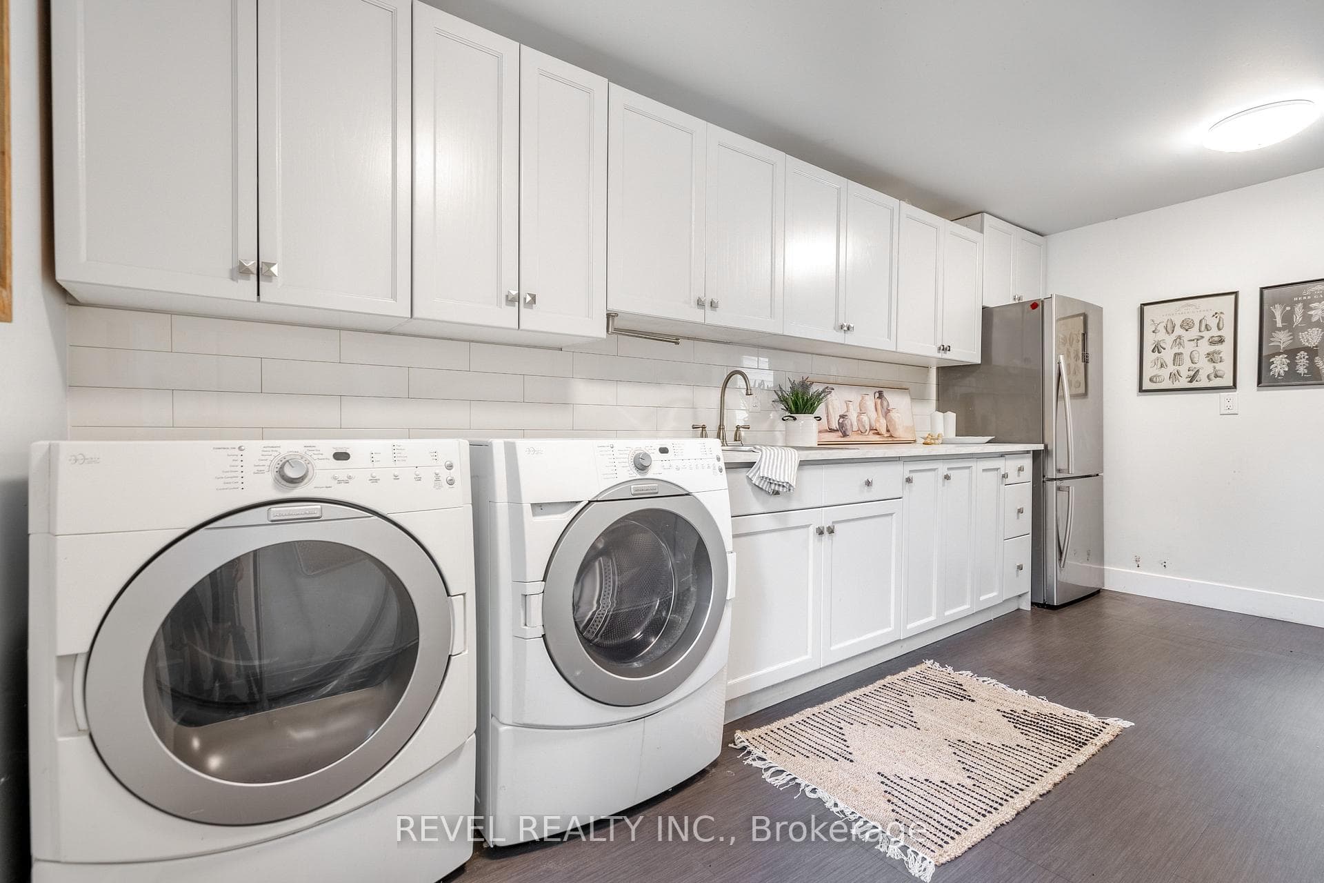 646 Bowan Street photo 20