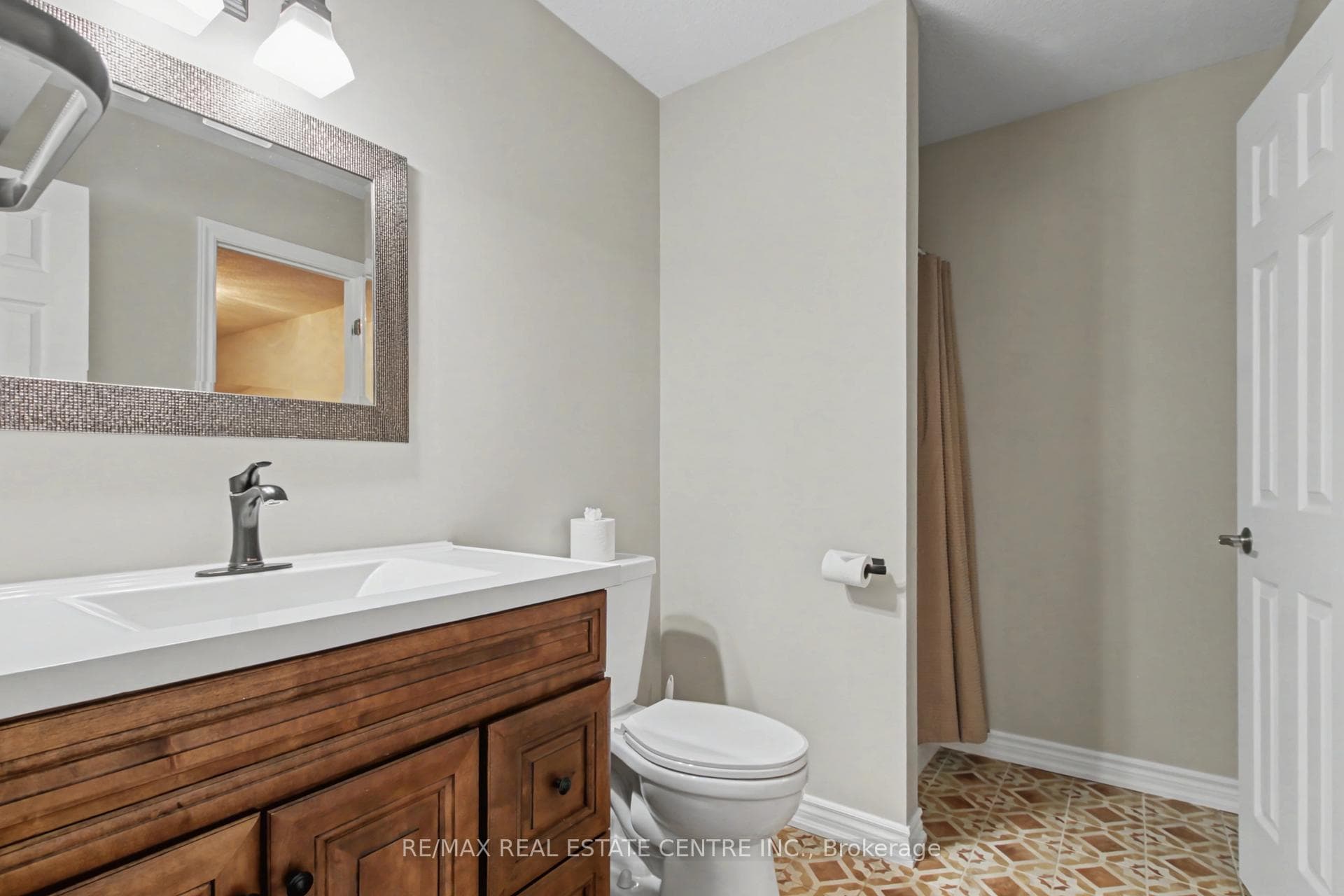 115 Bernardi Crescent photo 21