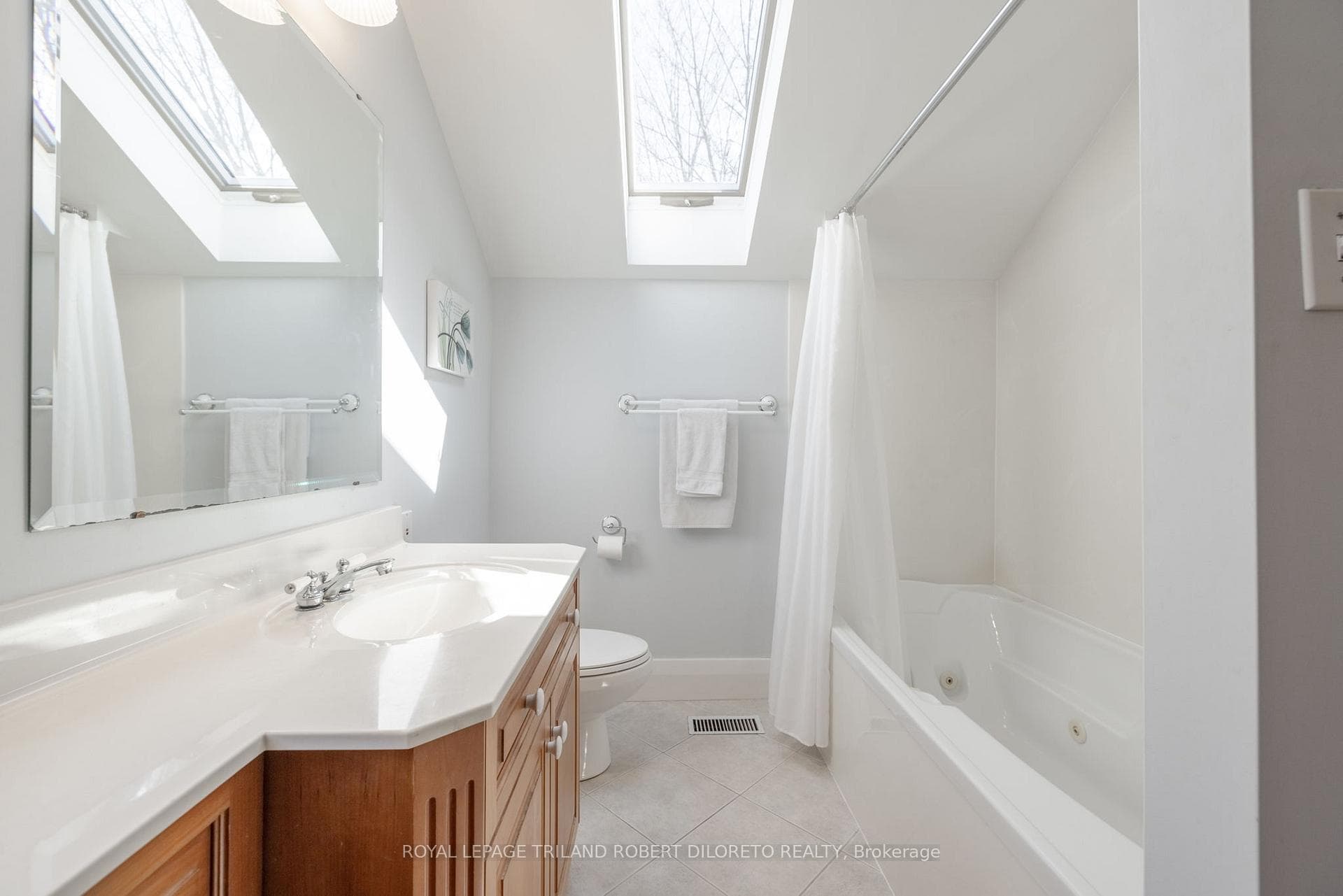 439 Victoria Street photo 23
