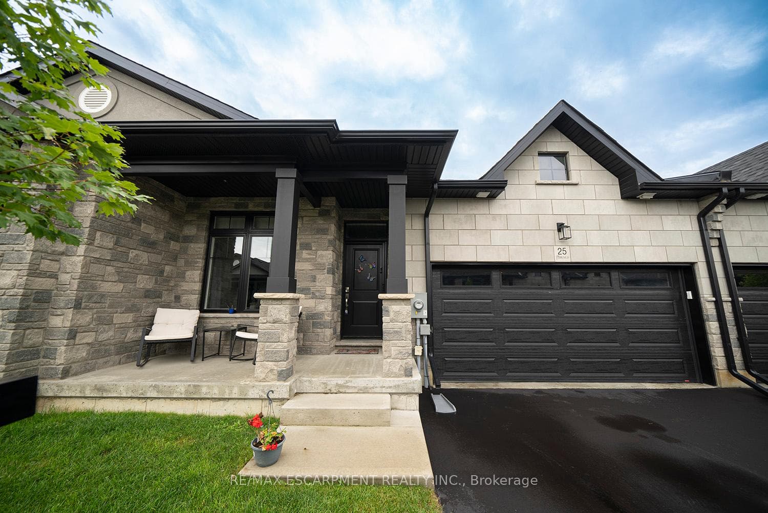 25 Cranberry Crescent photo 1