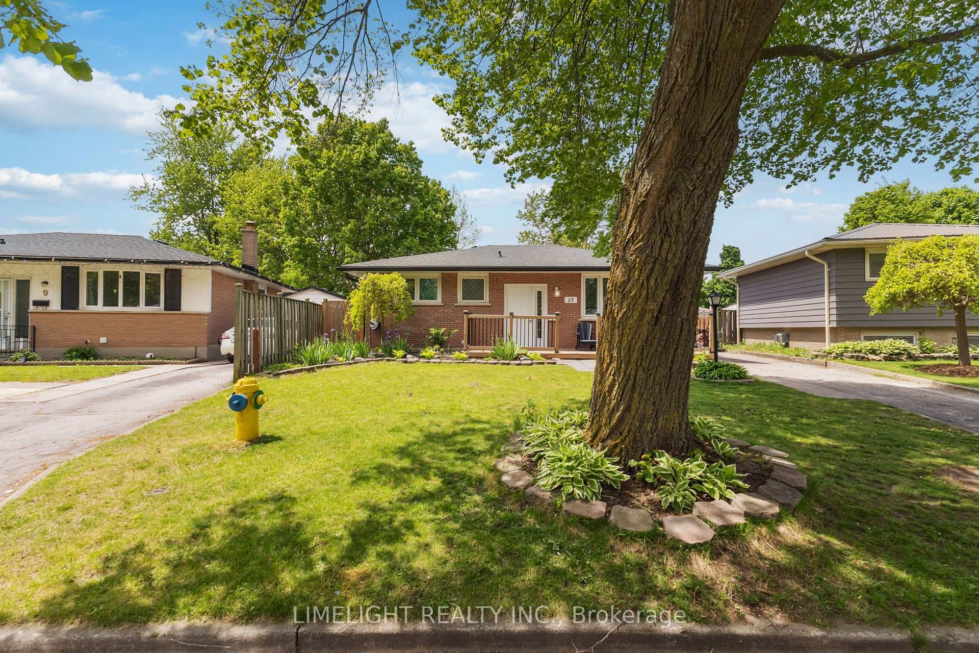 15 Oneida Road photo 44