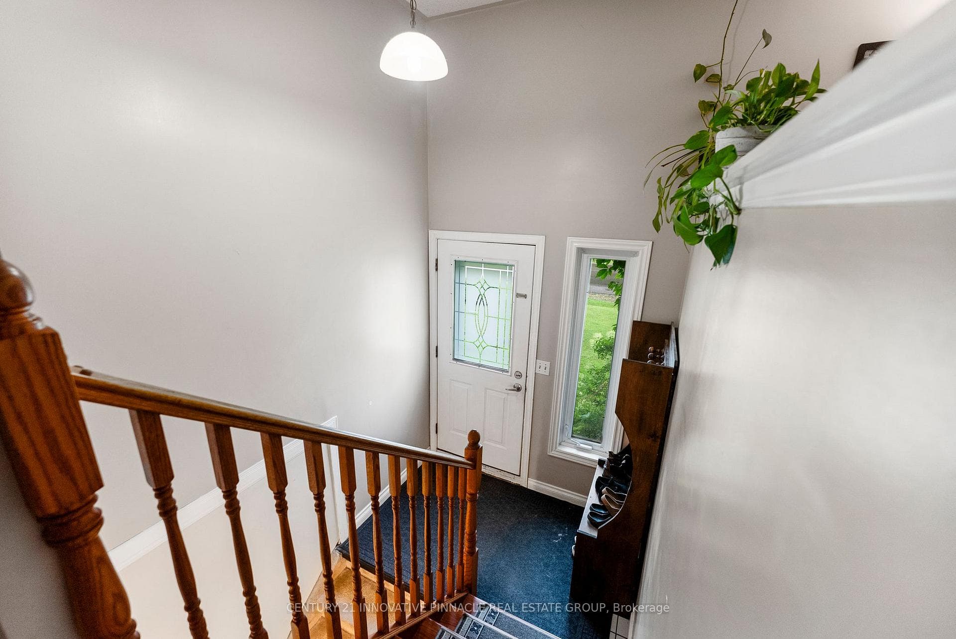 594 Herbert Street photo 6