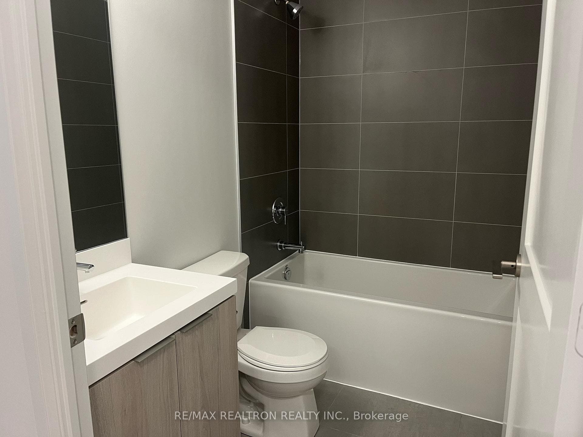 8 Widmer Street Unit 2507 photo 7