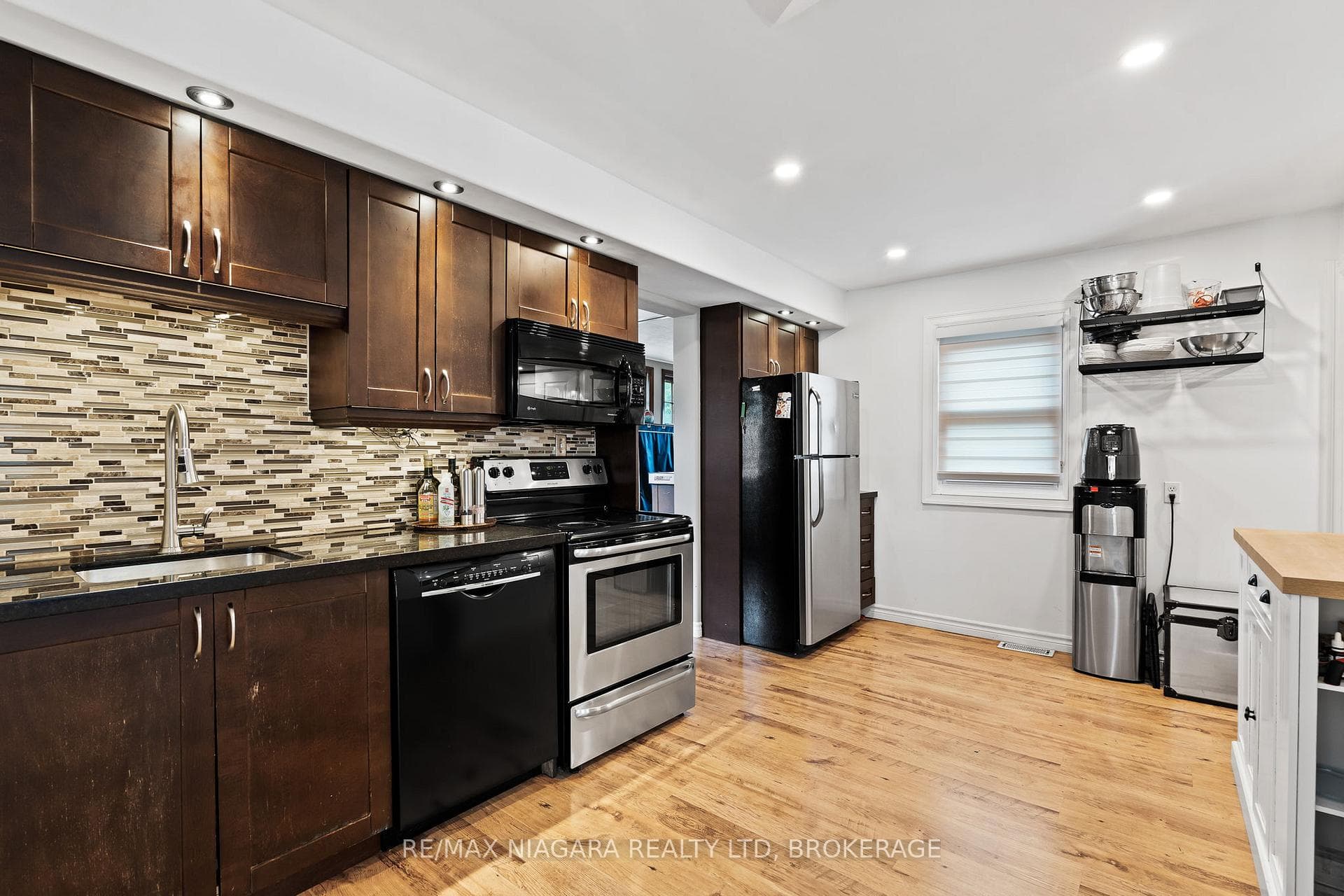 5690 HIGHLAND Avenue photo 13