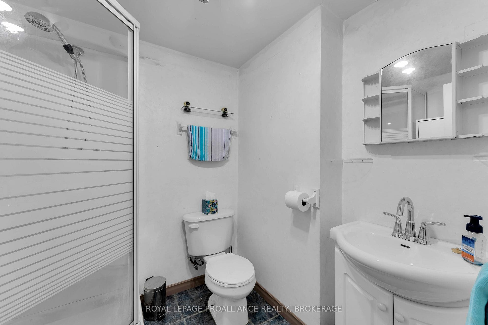 190 Conacher Drive photo 31