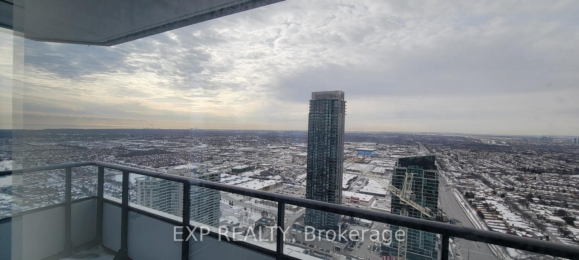 448 Burnhamthorpe Road Unit 3811 photo 2