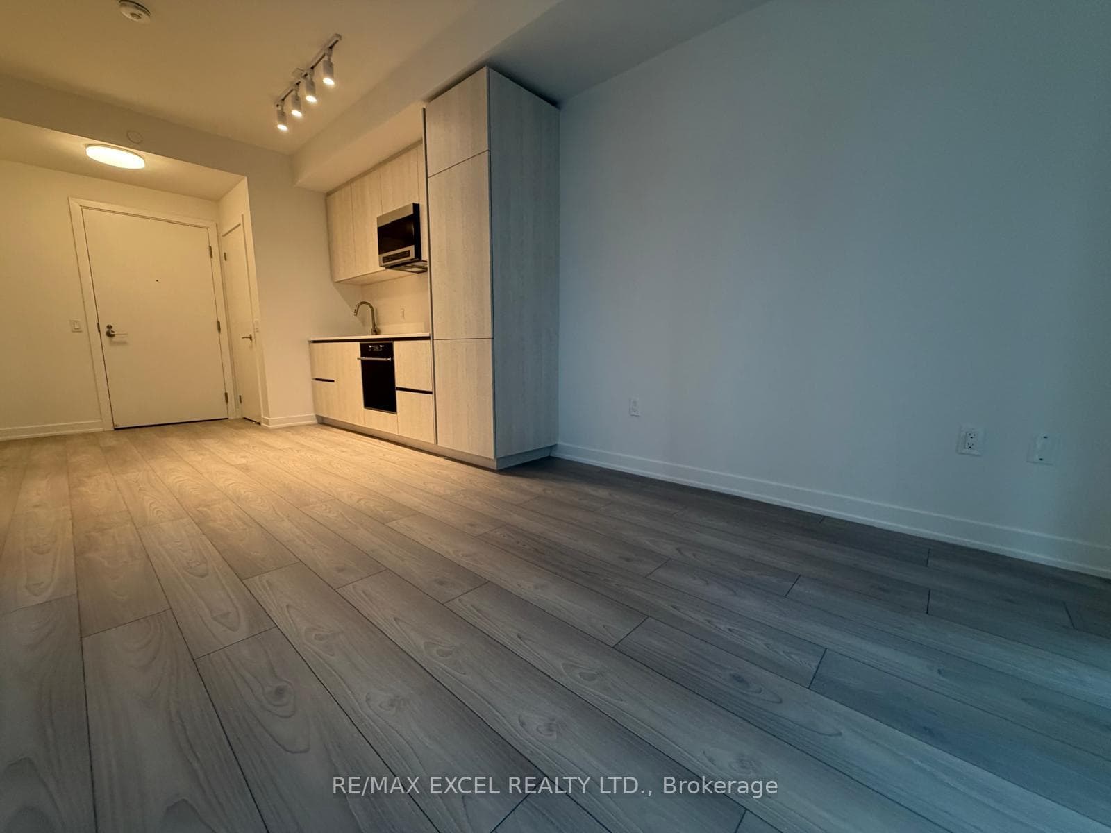 120 Broadway Avenue Unit 1307 photo 4