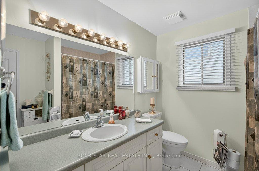 35 Hepburn Crescent photo 21