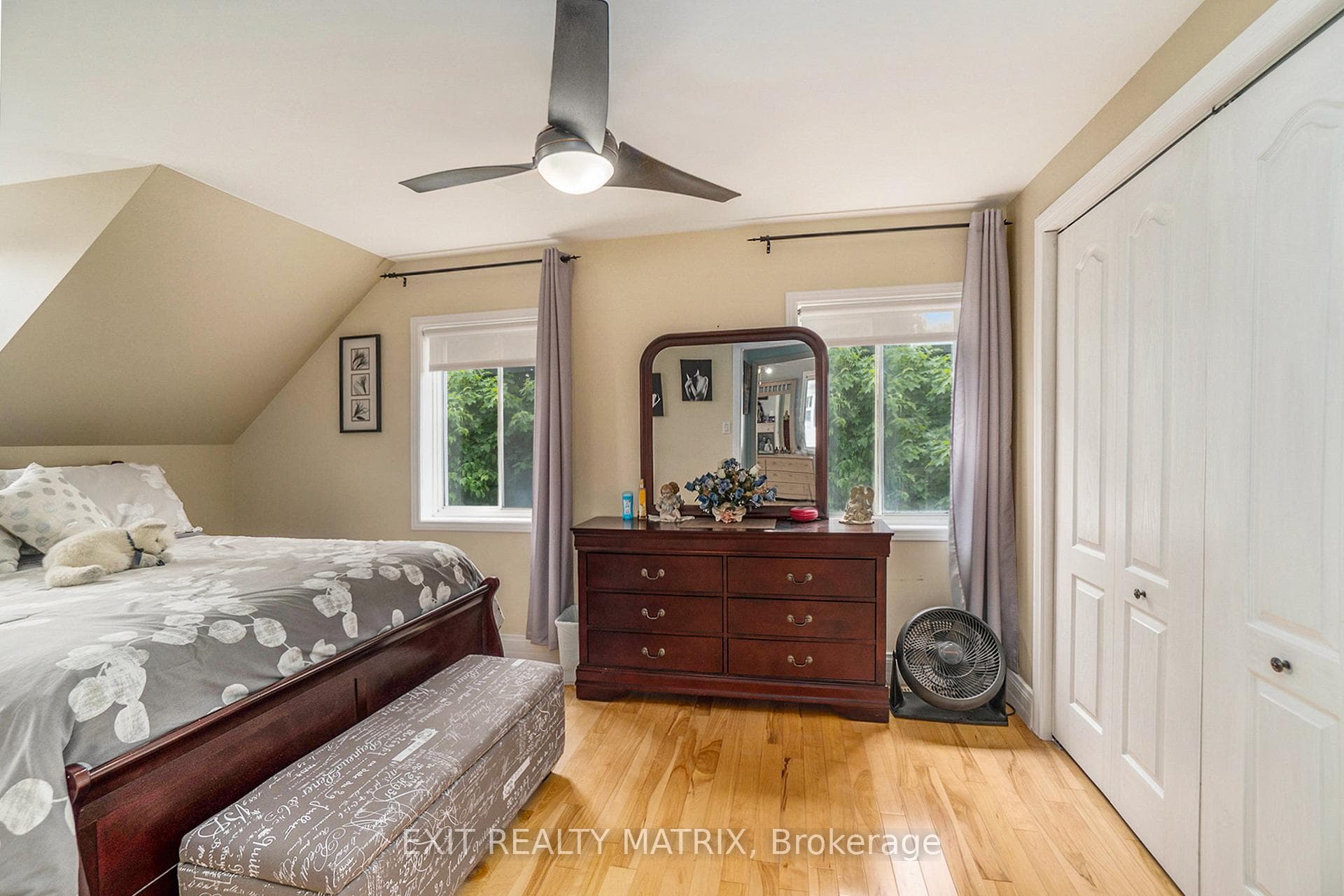 4590 Ste Catherine Street photo 10