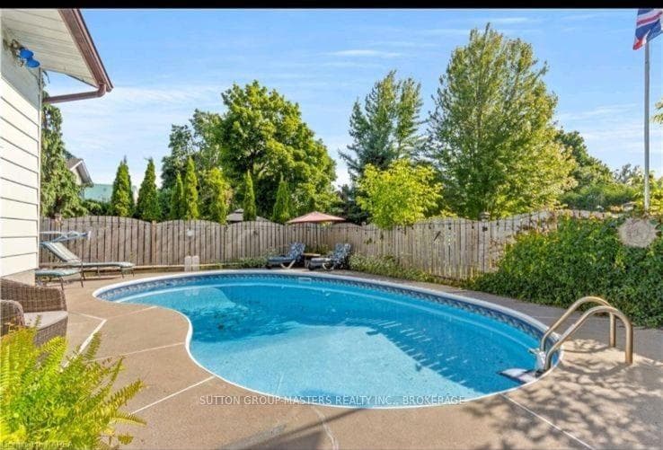 715 Collins Bay Road photo 26