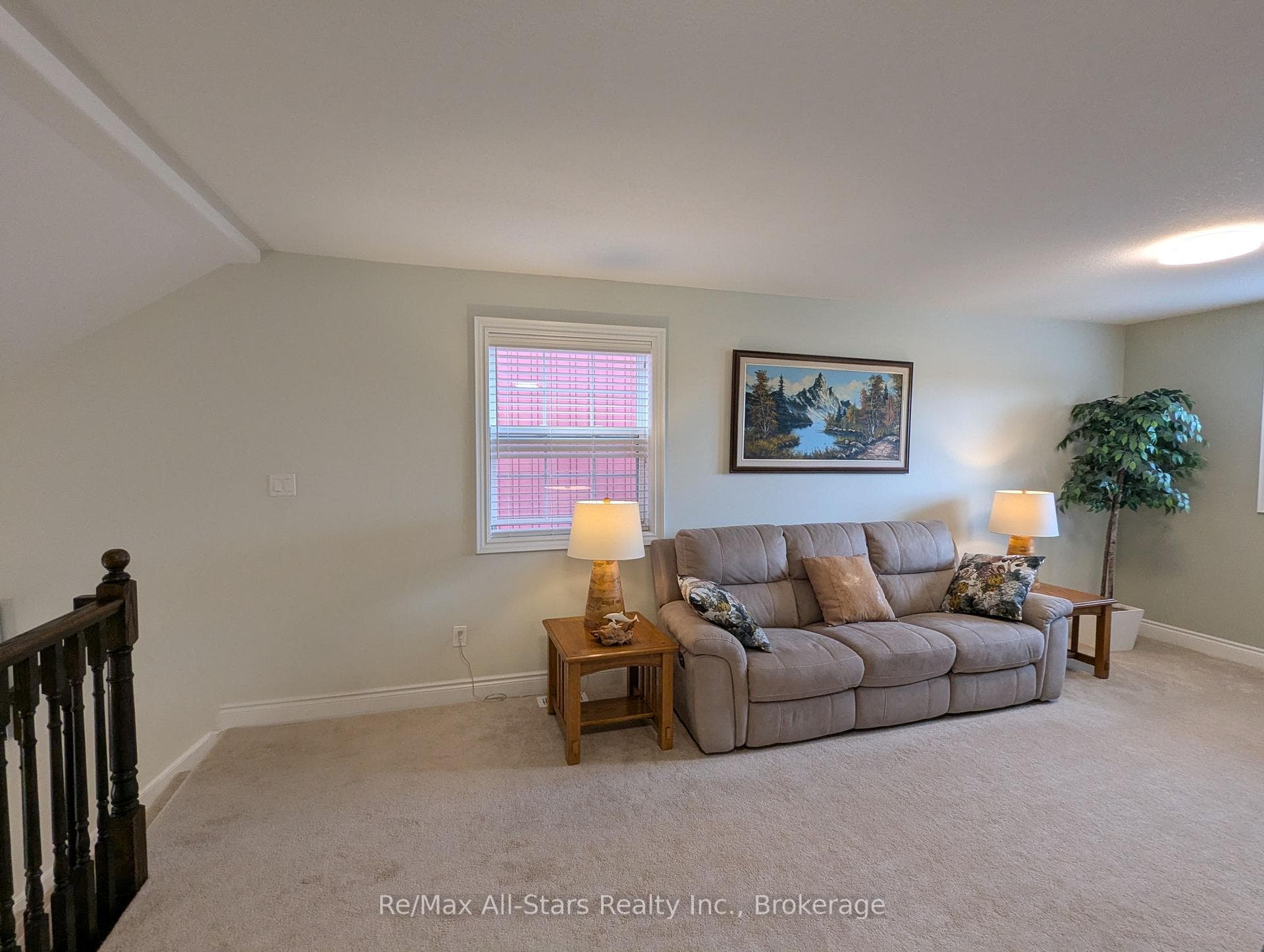 553 Grange Way photo 23