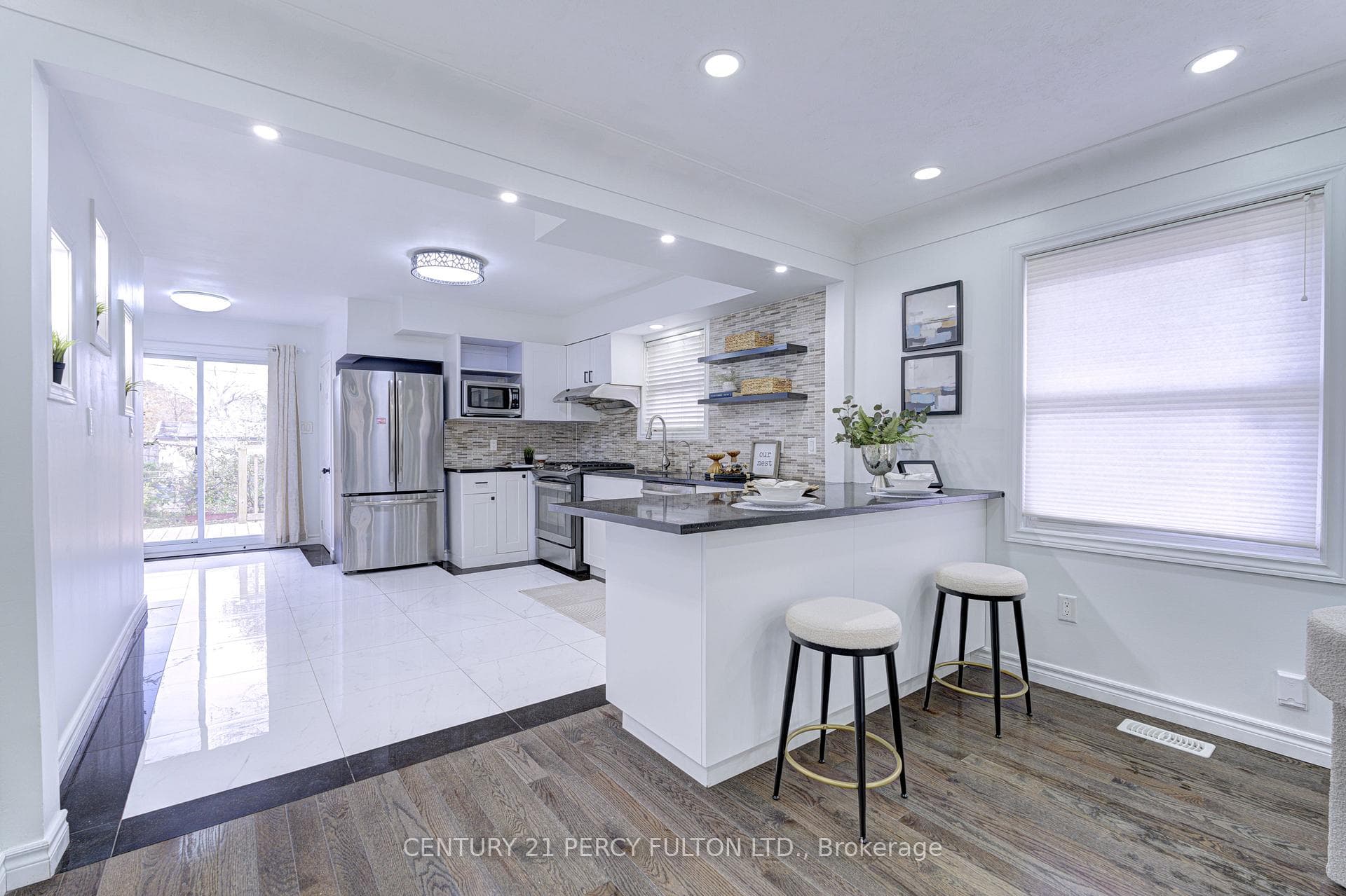 477 Britannia Avenue photo 3