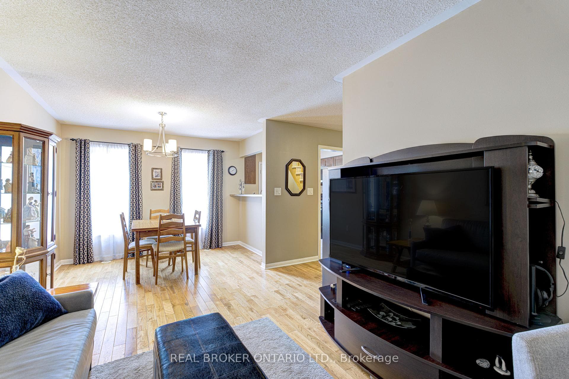 253 Wetenhall Landing photo 28