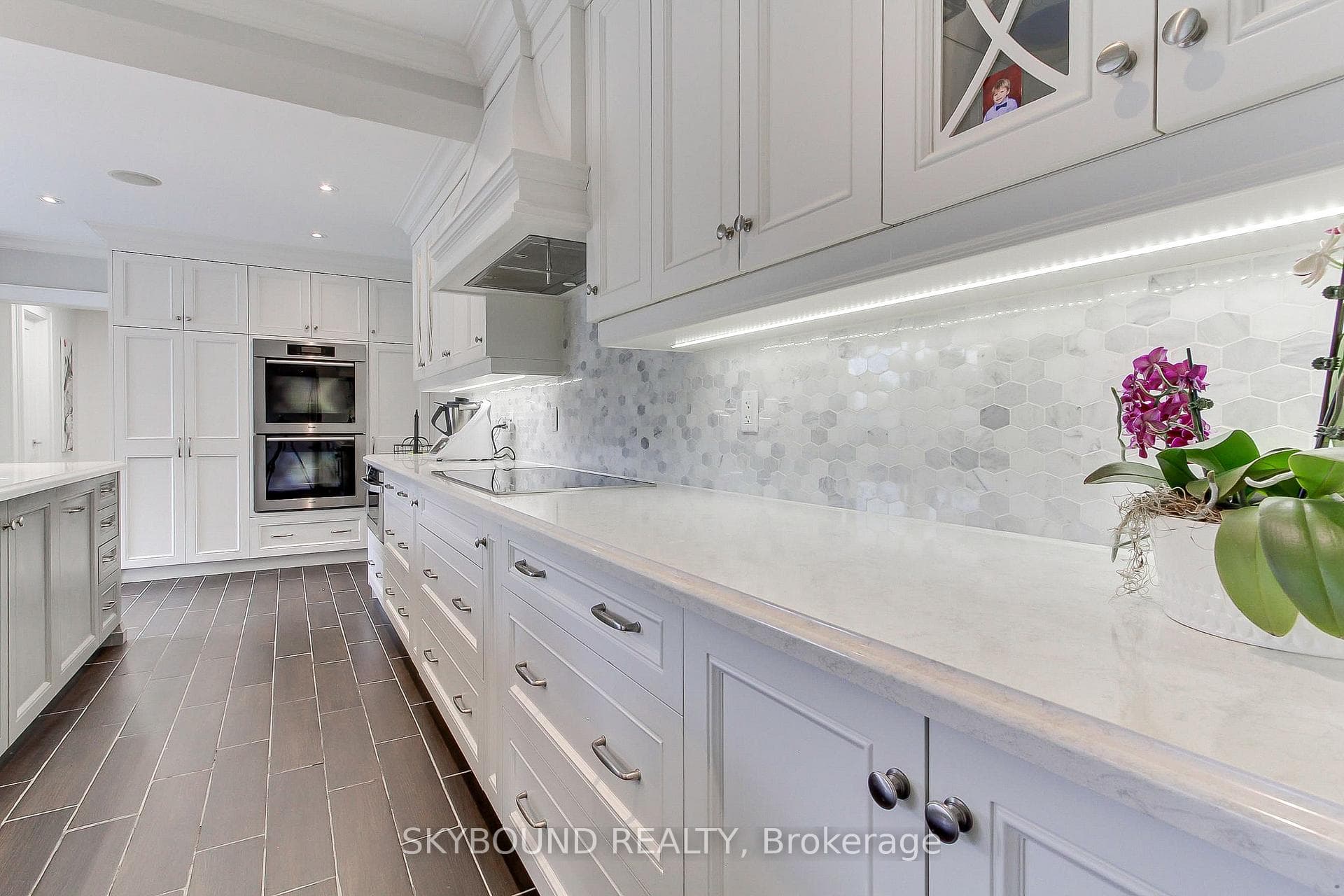 12 Queensborough Crescent photo 15