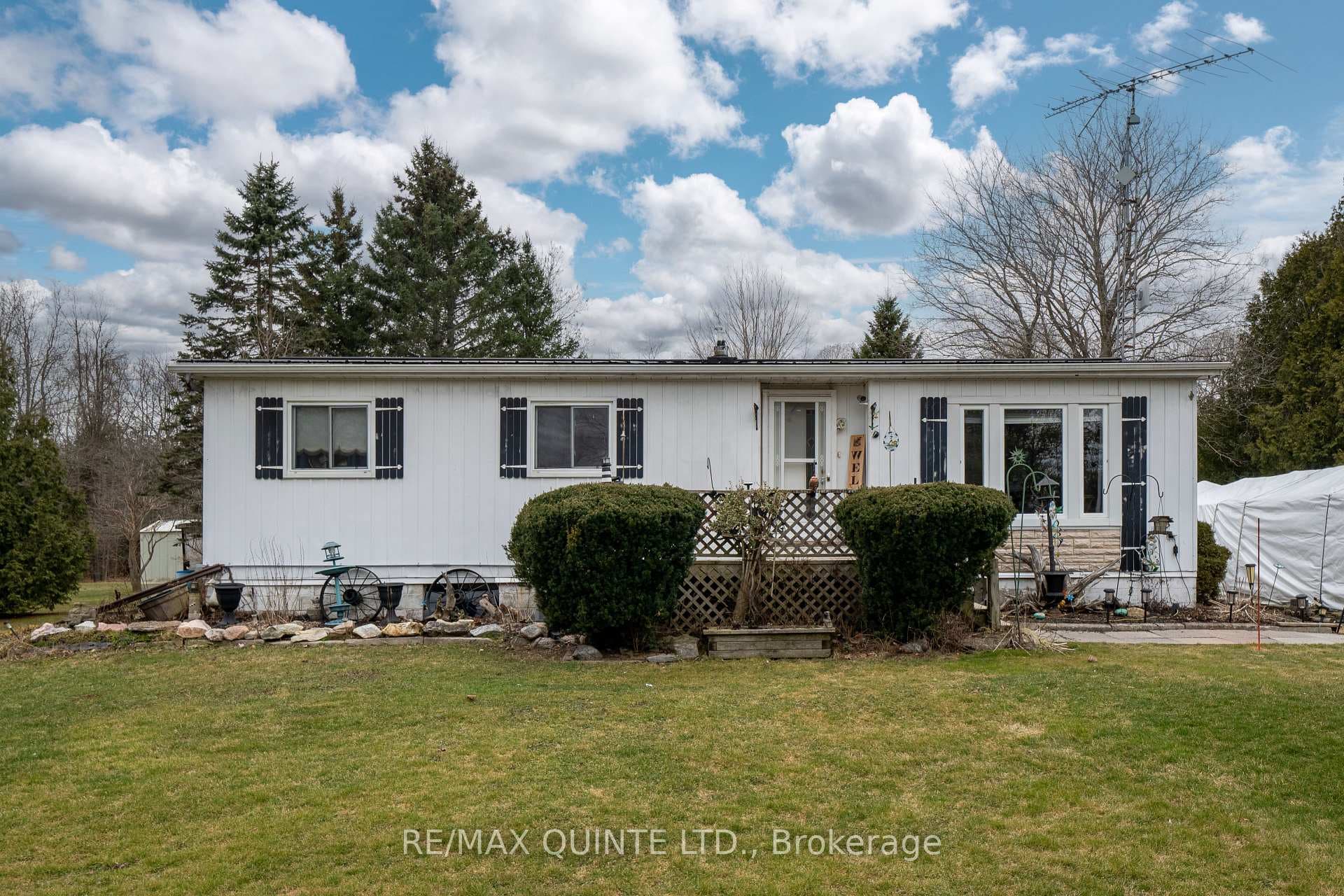 90 Hutchinson Road photo 1