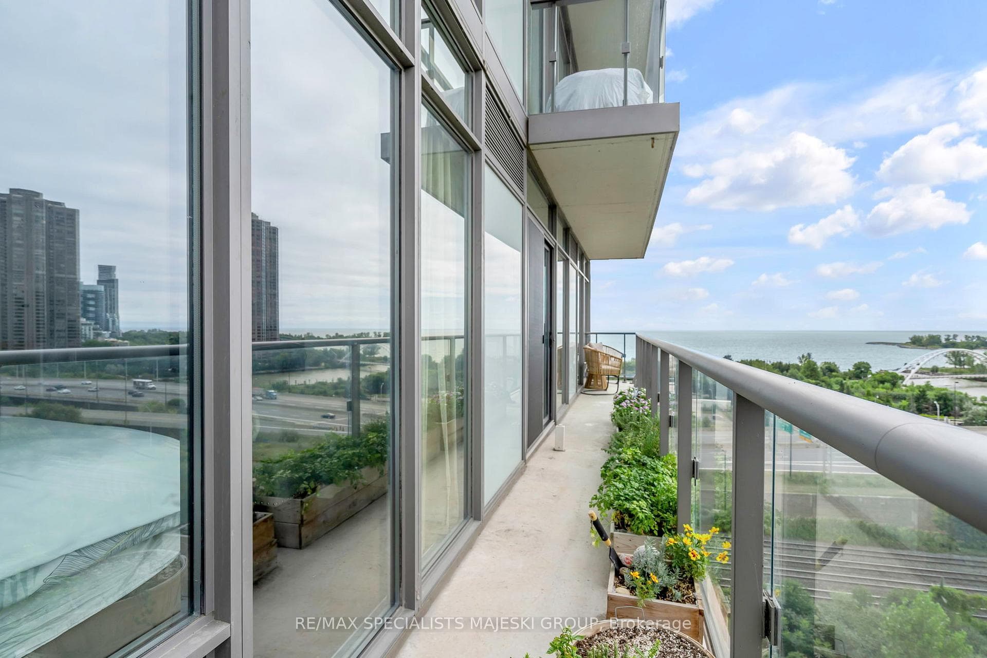 105 The Queensway N/A Unit 1103 photo 16