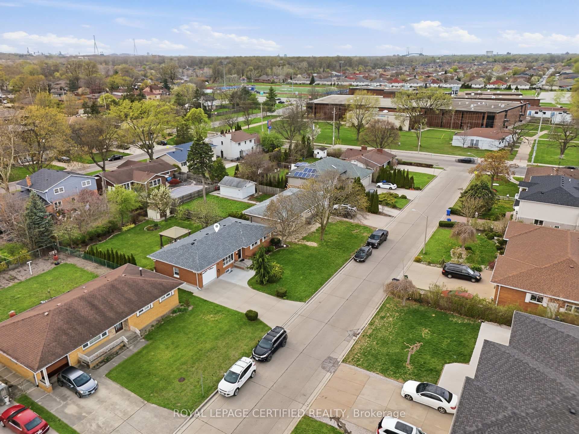 2435 Mckay Avenue photo 4