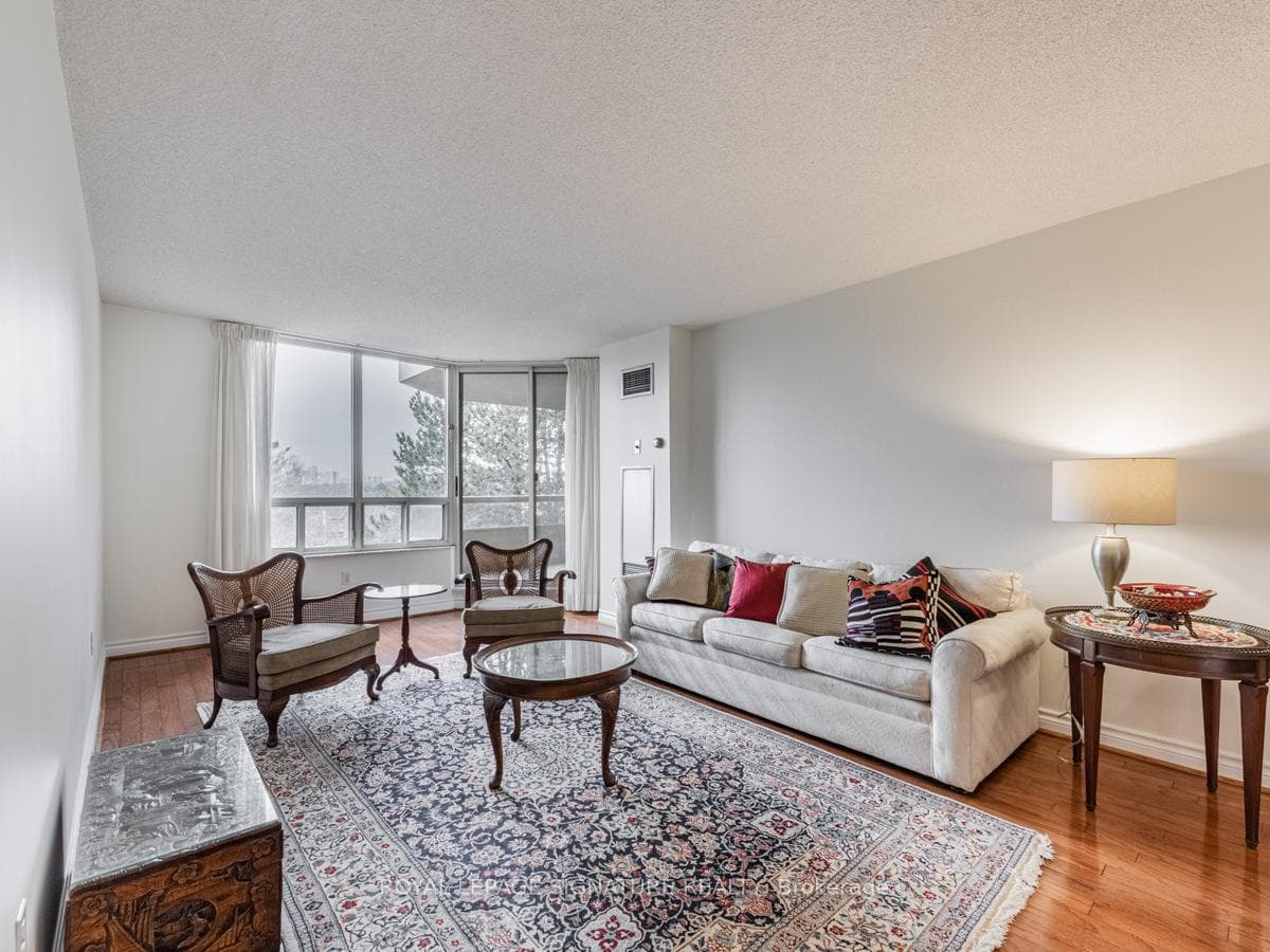 1210 Don Mills Road Unit 402 photo 7