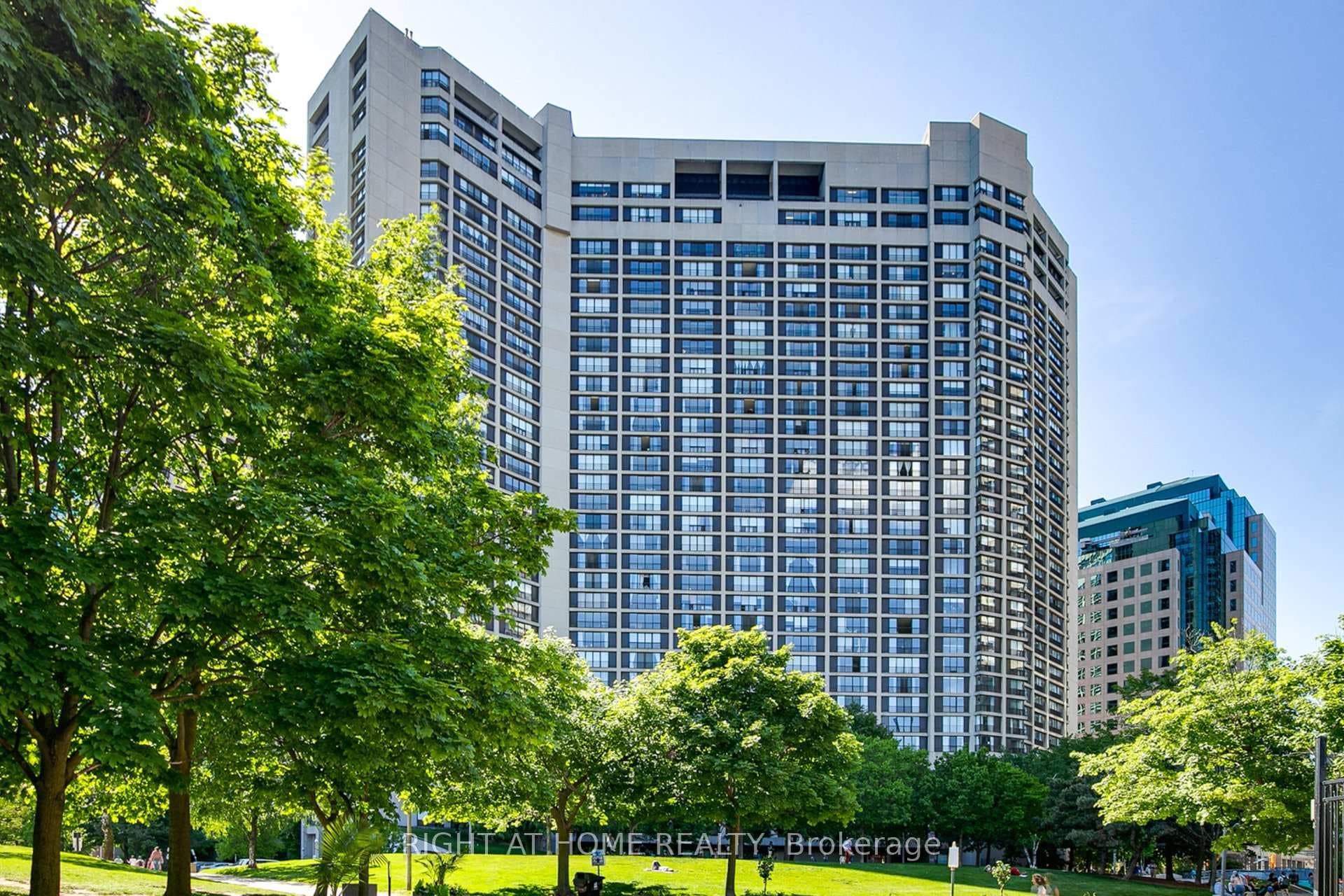33 Harbour Square Unit 2019 photo 1