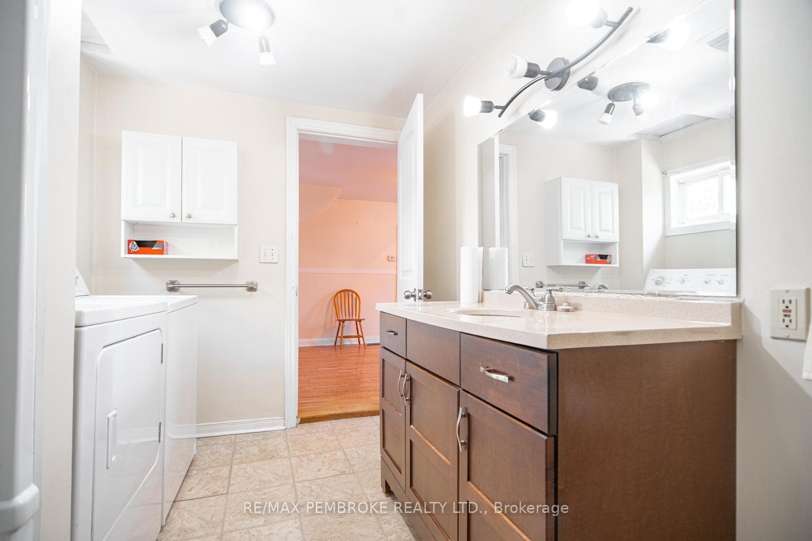 1008 Bronx Street photo 16