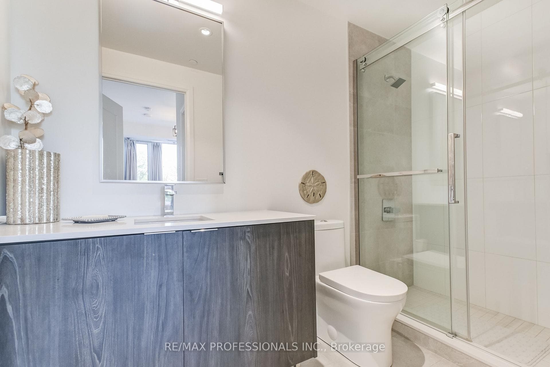 293 The Kingsway N/A Unit 223 photo 32