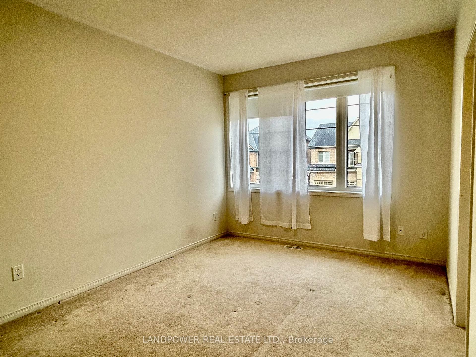 2392 Dress Circle Crescent photo 20