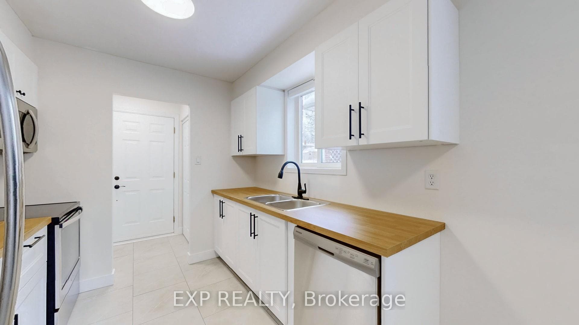 11 Avonmore Crescent photo 4