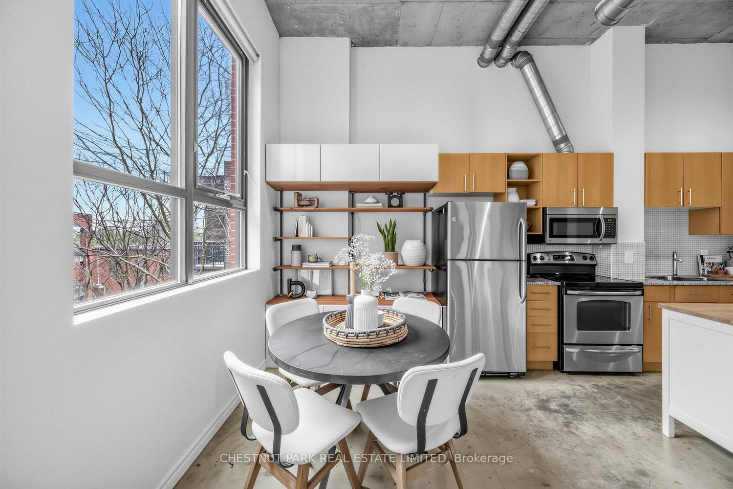 363 Sorauren Avenue Unit 301 photo 17